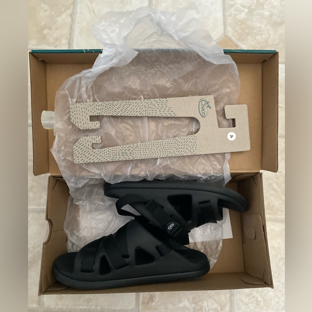 Like New!! 😎 Youth Chacos Chillo Sport Sandal Black 4 Retail $44 - Picture 7 of 10